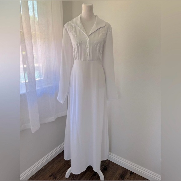 Jody of California Dresses & Skirts - Vintage 70s Jody of California Women’s Maxi Dress White Embroidered Size 6